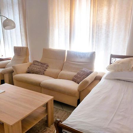 Exkluzivni Apartman V Prizemi V Hradci Kralove ฮราเดตสคราโลเว ภายนอก รูปภาพ