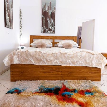 Exkluzivni Apartman V Prizemi V Hradci Kralove ฮราเดตสคราโลเว ภายนอก รูปภาพ