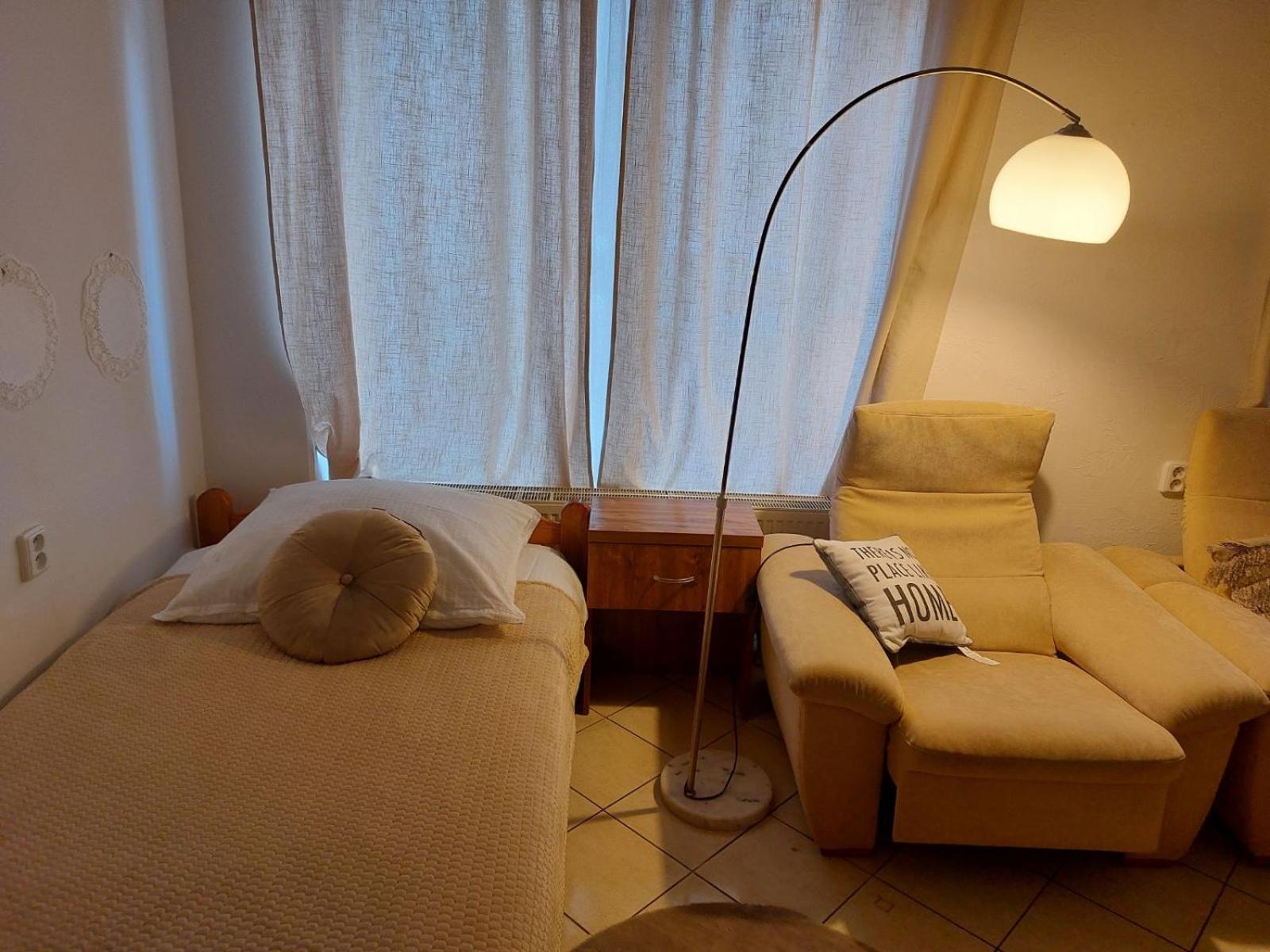 Exkluzivni Apartman V Prizemi V Hradci Kralove ฮราเดตสคราโลเว ภายนอก รูปภาพ