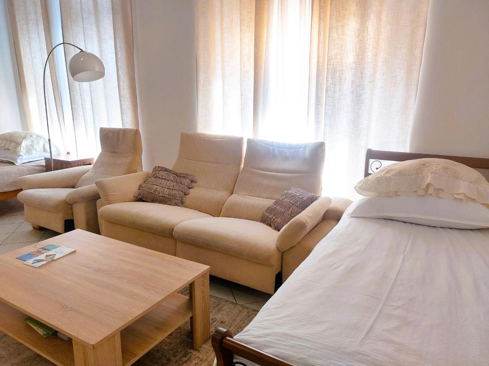 Exkluzivni Apartman V Prizemi V Hradci Kralove ฮราเดตสคราโลเว ภายนอก รูปภาพ